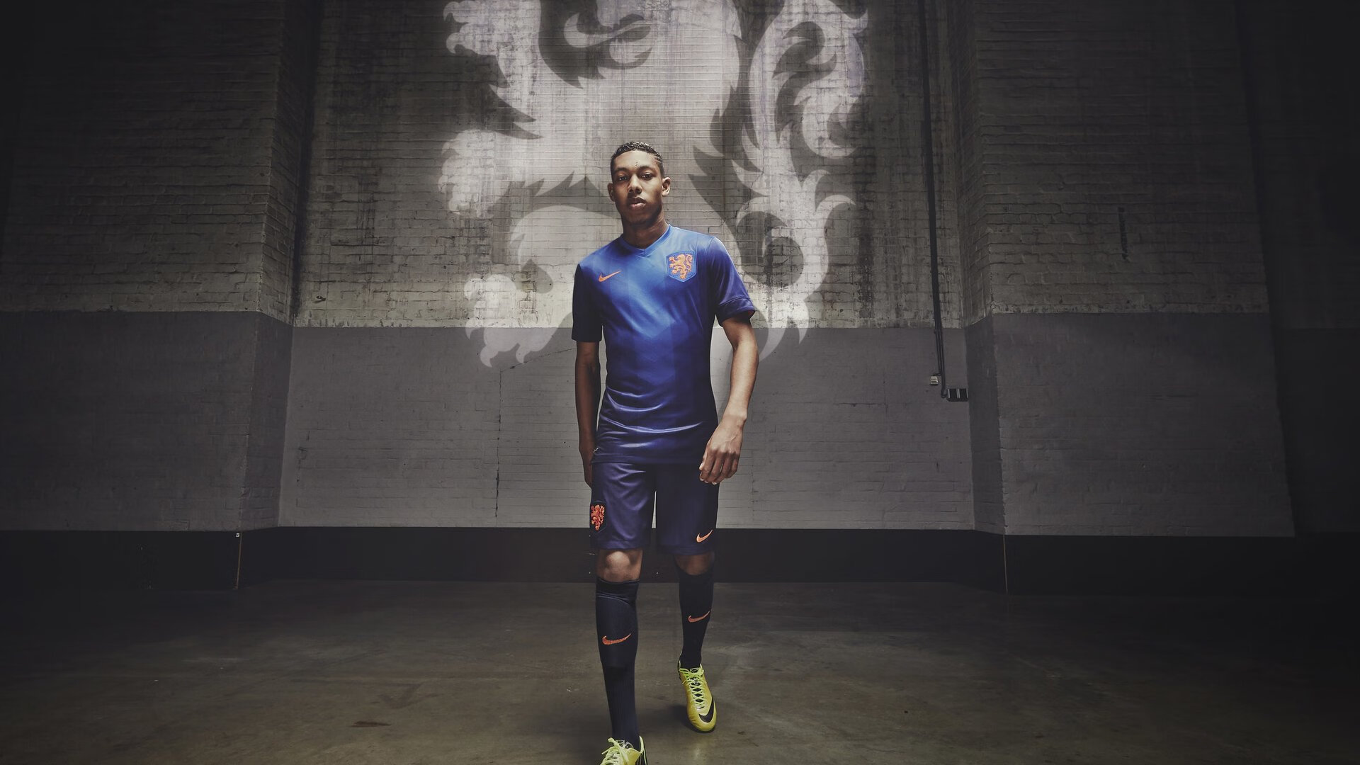 国足体能教练谈备战计划及恢复训练，国家足球队体能教练